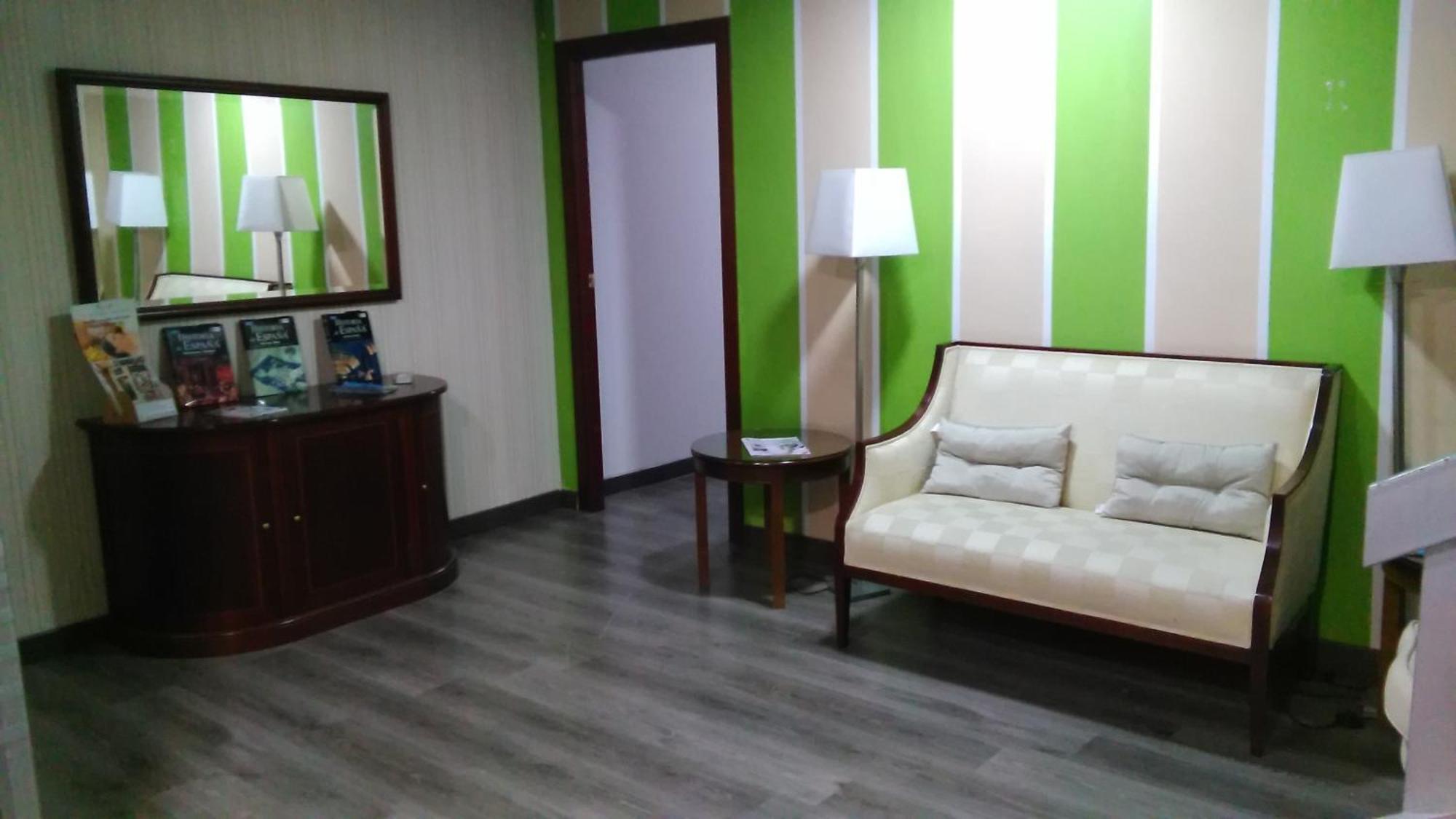Hotel Nuevo Ara Касерес Екстер'єр фото
