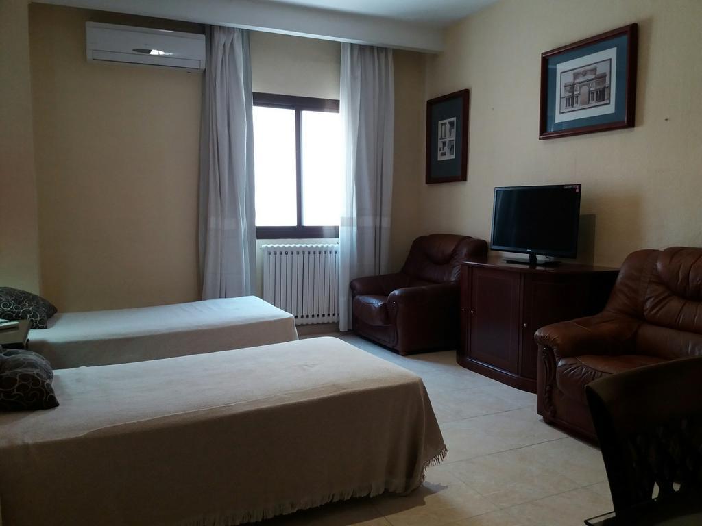 Hotel Nuevo Ara Касерес Екстер'єр фото