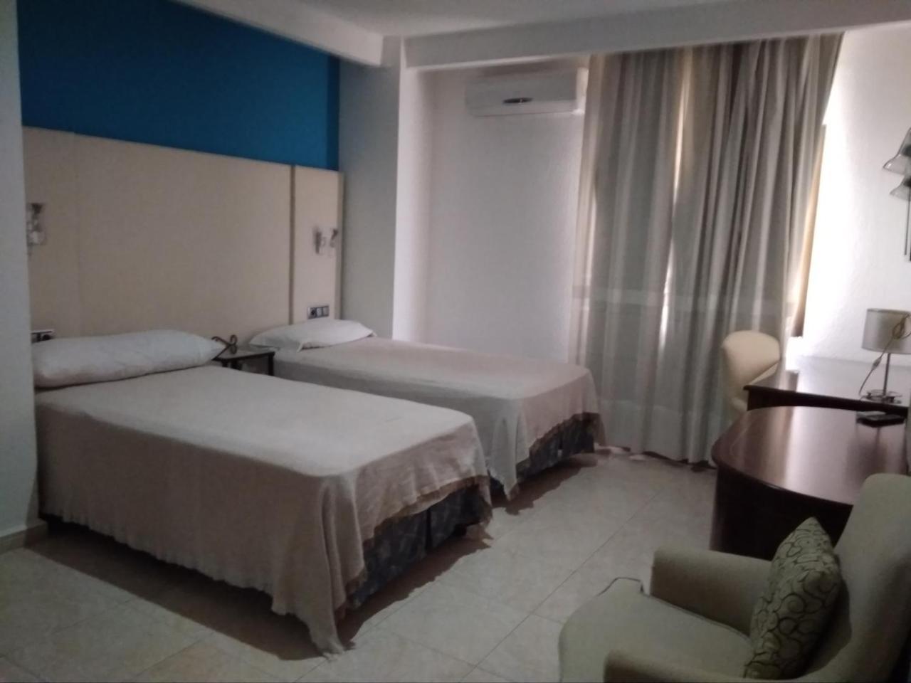 Hotel Nuevo Ara Касерес Екстер'єр фото