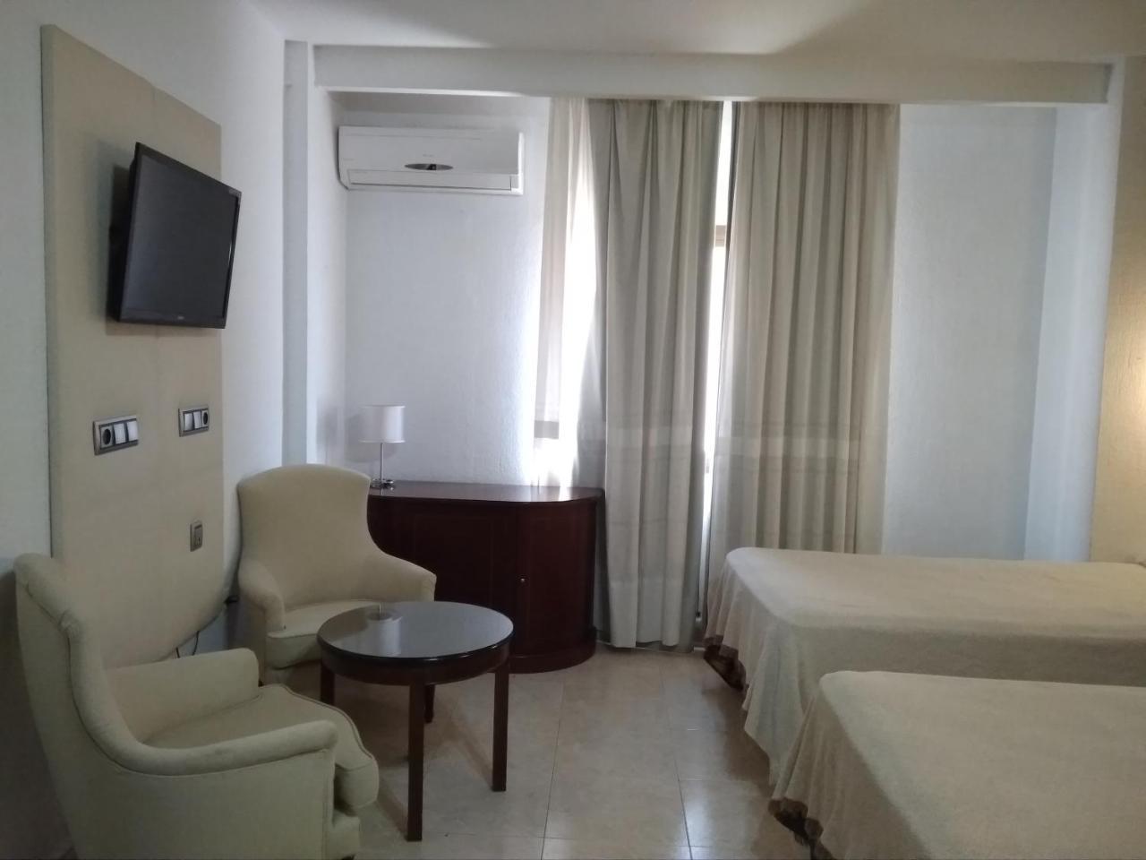 Hotel Nuevo Ara Касерес Екстер'єр фото
