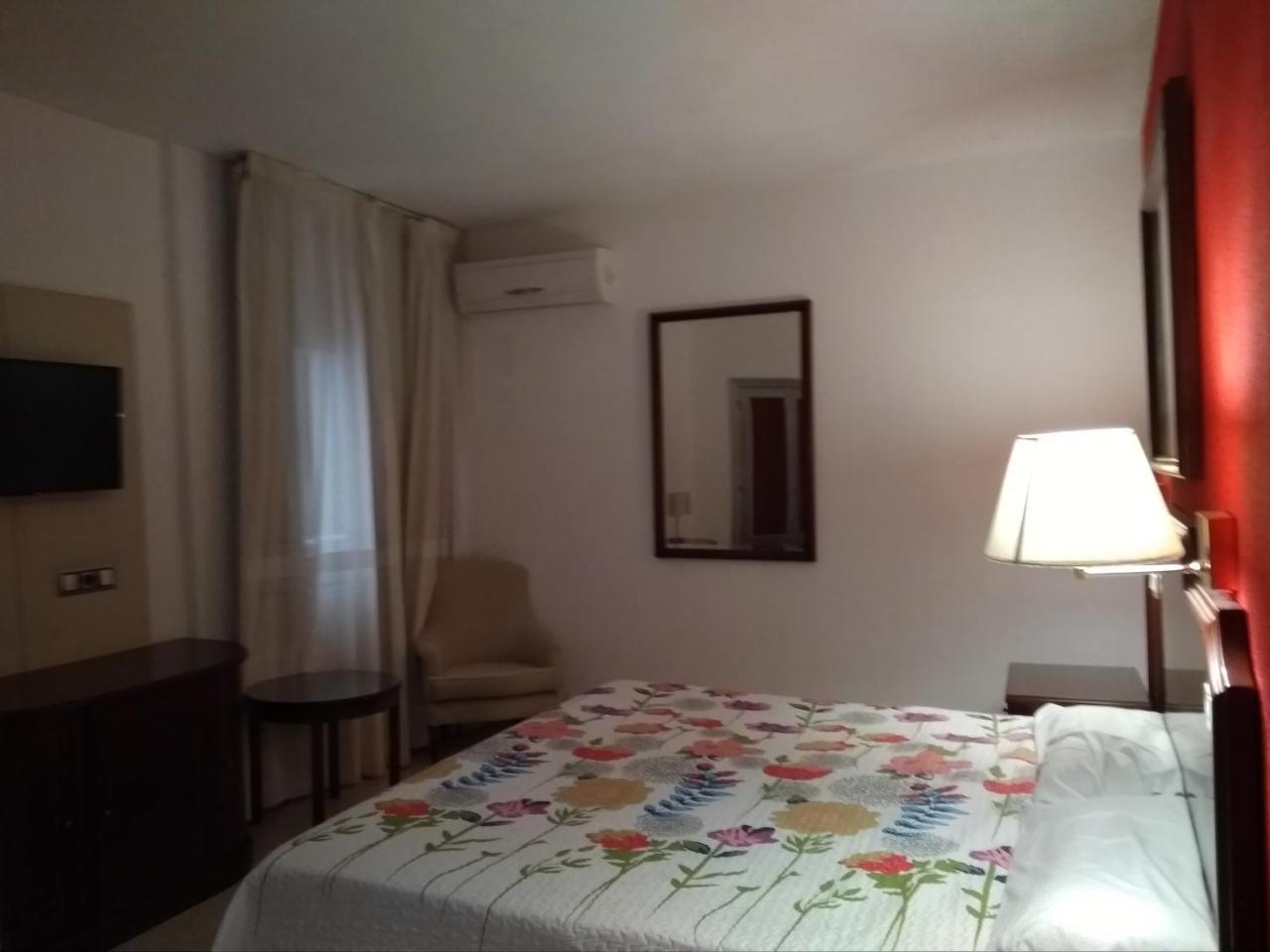 Hotel Nuevo Ara Касерес Екстер'єр фото